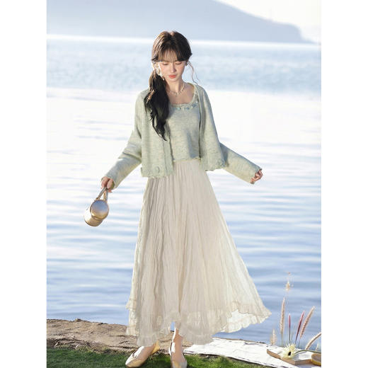 鹿向南「心动邂逅」杏色半身裙女春季法式巨好看A字褶皱花苞裙子 商品图1