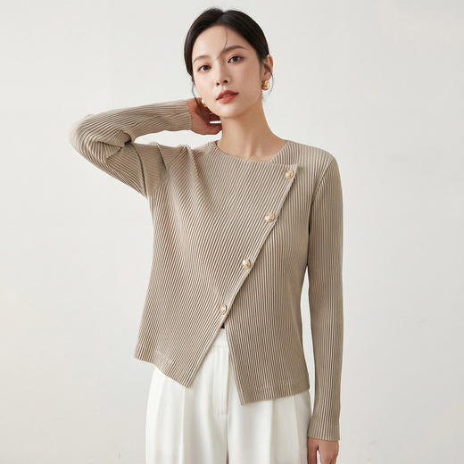 「自」全新升级【铂金会员220/天猫289/差价69】(21244)洛诗琳高级感不规则圆领上衣2026春季新款气质百搭褶皱T恤 商品图3