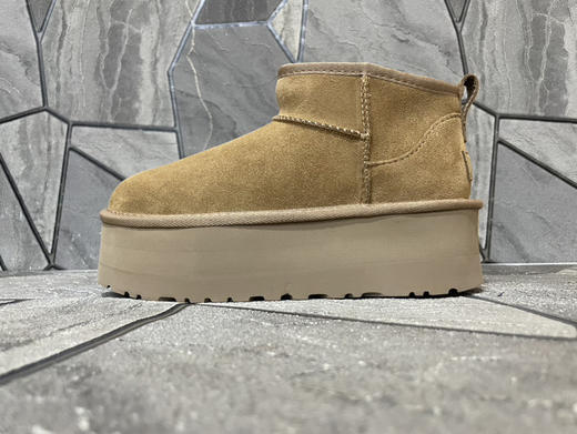 春季特惠💰350 UGG mini 三层底 5cm厚 经典的ultra mini鞋型 商品图0
