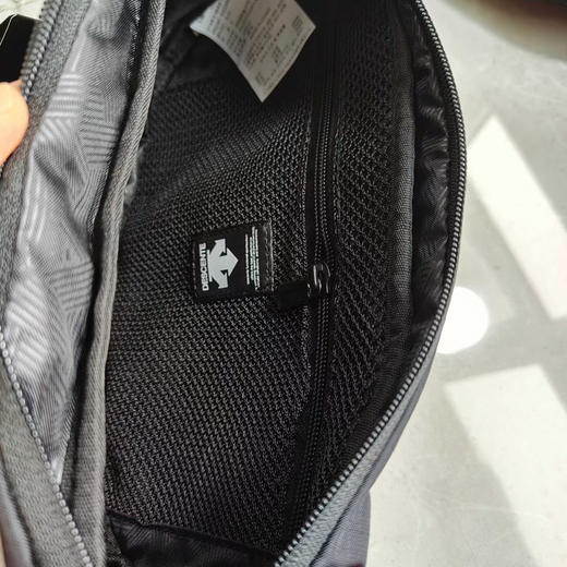 韩单迪桑特运动休闲腰包 腰包，可胸包 颜色 :黑色  
尺寸34*16*7 商品图4