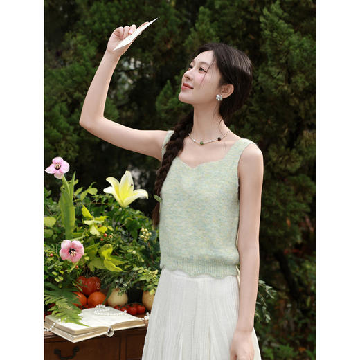 鹿向南「绿森花间」豆绿色针织吊带背心女春新款别致叠穿打底上衣 商品图0