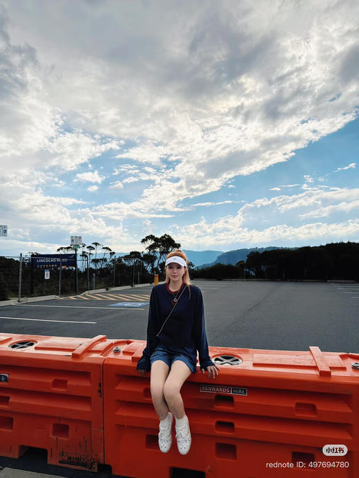 初十上新 渠道圆正 Miu手工绣徽标 宽松版 撞色长袖T恤 商品图11