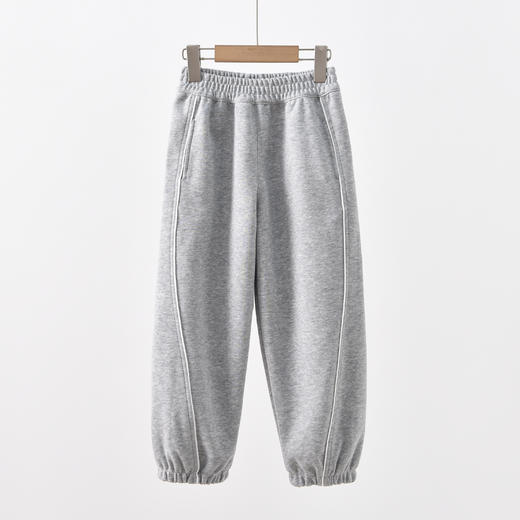 【MUBENMI木本木米2602压条百搭运动裤】纯色整体会更加简约，撞白压条，真的不要太有设计感啦~立体剪裁符合儿童的人体工程学，贴合身体曲线 商品图5