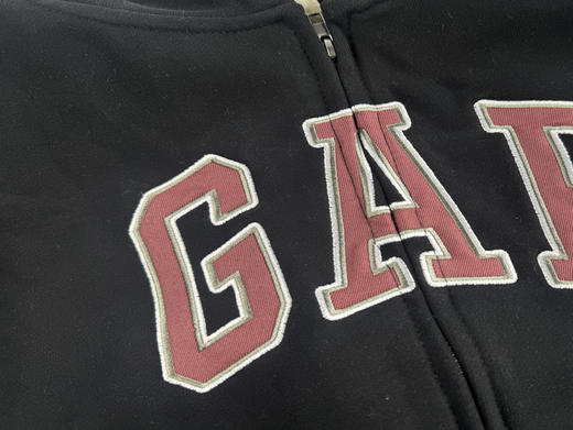 原单正品 GAP logo抓绒贴布绣连帽衫卫衣，男女同款，内里薄绒 胸前刺绣logo设计，经典百搭款！
黑 灰两色 尺码S - XL 版型宽松 商品图6