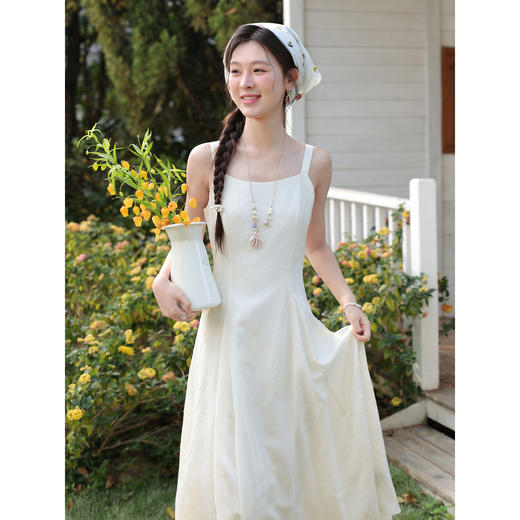 鹿向南「春日暮野」春季吊带连衣裙女法式海边度假丁达尔杏色长裙 商品图0
