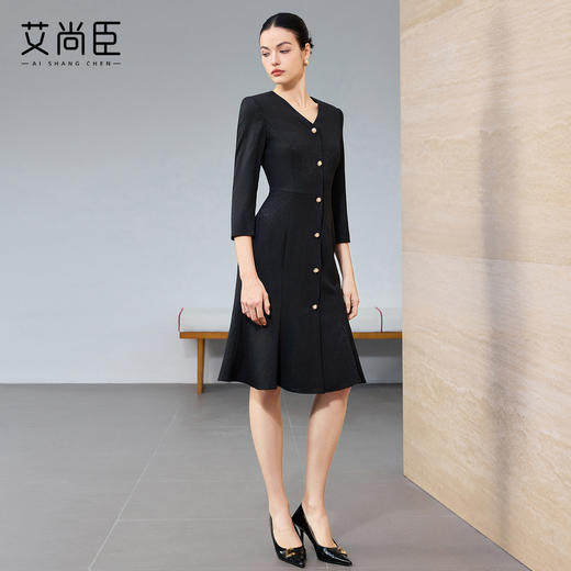 艾尚臣七分袖轻奢优雅风黑色V领连衣裙女长袖收腰显瘦气质裙 商品图3