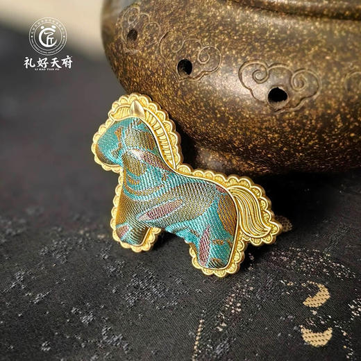 【蜀锦饰品：胸针】礼好天府非遗蜀锦胸针挂件 四叶玲珑/玲珑锦马多款可选 刺绣国风配饰 中国特色礼品 传统手工马年日常百搭穿搭饰品伴手礼 商品图2