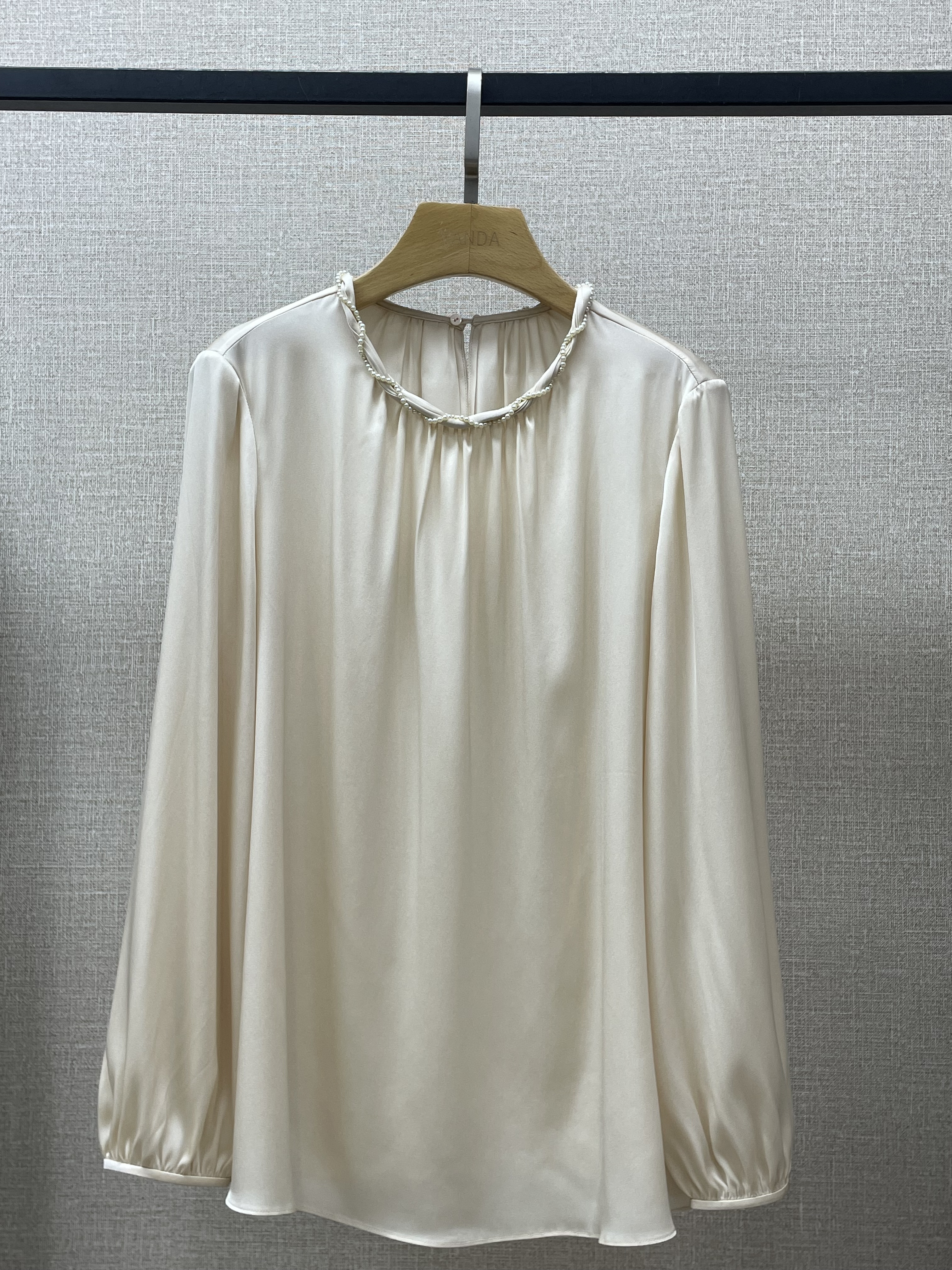 设计师珍珠领衬衣