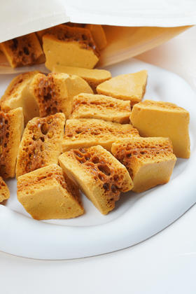 🔥手工蜂窝糖🍬咖啡搭子☕ +酥脆焦香！ 💰19.9到手一大袋250g【蜂窝糖】，咖啡调味、日常解馋全拿捏🍭✅手工熬制的蜂窝糖🤤气孔分明立体！