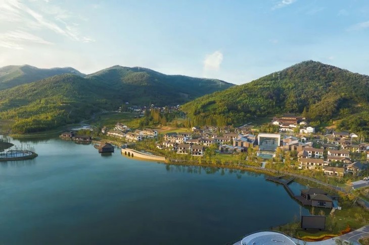 【老友聚】¥1198起/2晚， 住【湖州西塞山悦榕鸿居酒店】园景房+自助早餐+2顿晚餐！满3套送棋牌4小时~