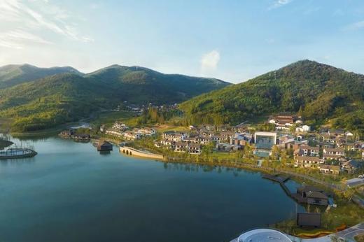 【老友聚】¥1198起/2晚， 住【湖州西塞山悦榕鸿居酒店】园景房+自助早餐+2顿晚餐！满3套送棋牌4小时~ 商品图0