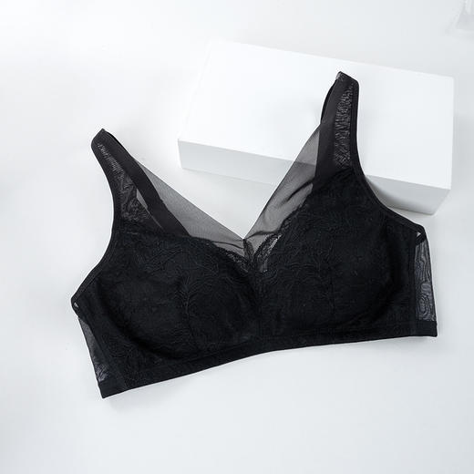 【洛诗琳老顾客福利定制款】真丝大胸显小 收副乳文胸 真丝V领网纱大胸显小文胸 桑蚕丝蕾丝花边聚拢内衣 贴身衣物不支持退换  桑蚕丝超薄性感蕾丝无钢圈内衣23932 商品图6