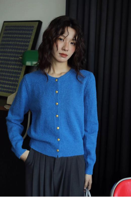 【春款纯色爆款小开衫】微宽松版型，藏肉显瘦，肩宽/微胖都能穿 软糯针织面料，透气不闷 商品图4