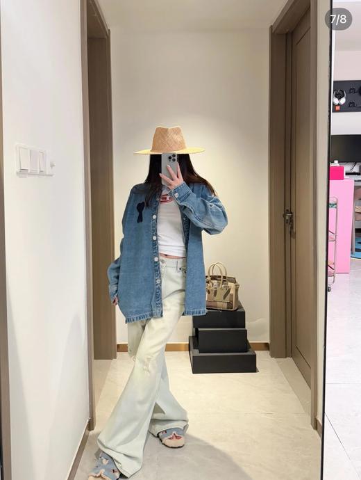 一店k （客供水洗牛仔面料！）一上身就爱爆了！牛仔控的新宠！做旧的牛仔蓝 复古又有腔调！随随便便一个下衣失踪就很好看！谁穿谁好看 真的很难不爱！明星同款 早春情侣牛仔蓝爱心衬衫外套 商品图5