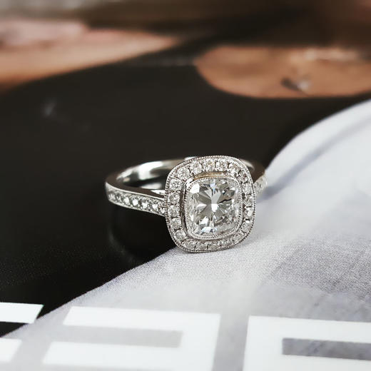 【天然正品】AU750白金简约时尚方型1.01克拉钻石戒指10号（戒圈可改）130226NJT02 商品图3