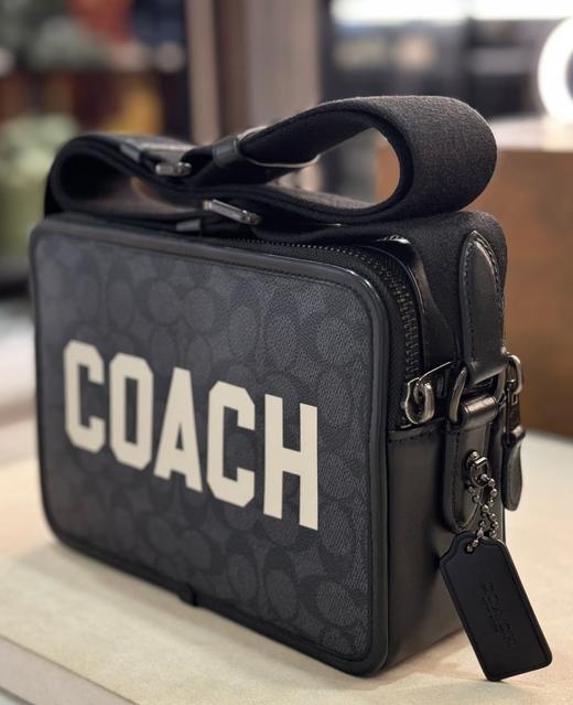 到手价1699元 Coach专柜精品 新款Charter系列黑灰老花白logo斜挎包 相机包  尺寸: 19*13*6cm  美国代购，无中文标签，介意慎拍 商品图3