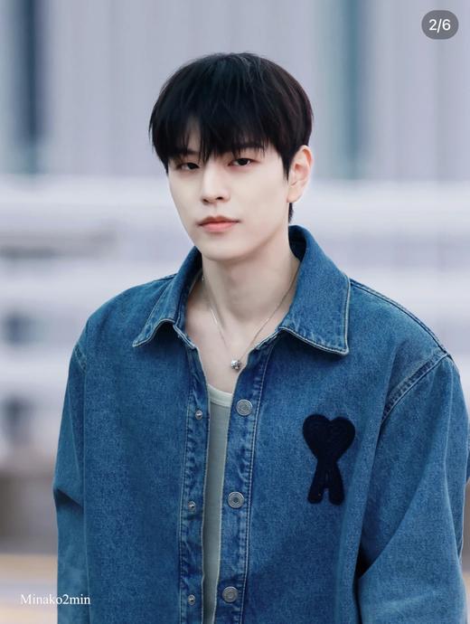 一店k （客供水洗牛仔面料！）一上身就爱爆了！牛仔控的新宠！做旧的牛仔蓝 复古又有腔调！随随便便一个下衣失踪就很好看！谁穿谁好看 真的很难不爱！明星同款 早春情侣牛仔蓝爱心衬衫外套 商品图10