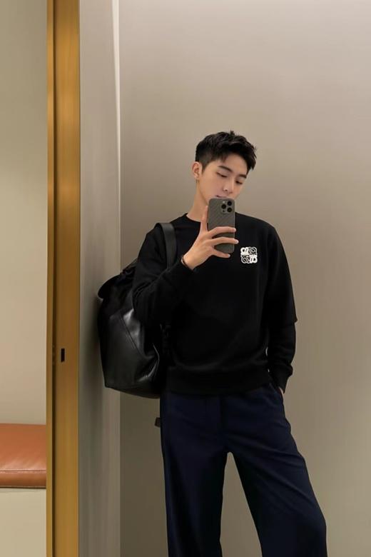 F022701胸前刺绣logo两色情侣款圆领卫衣 商品图3