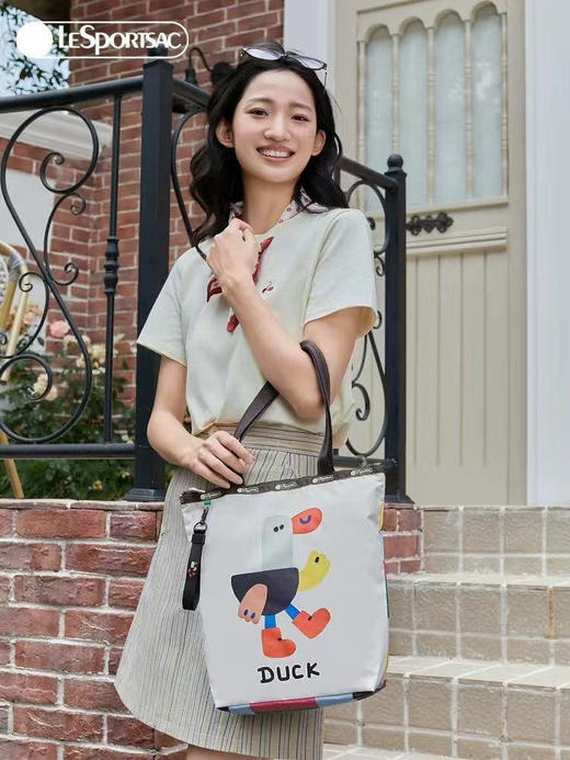 原单正品LeSportsac乐播诗X逗鸭 《100只动物》 系列托特包不规则手绘彩色格子
尺寸：上口33cm 下口24cm 高35cm 底宽 10cm 商品图12