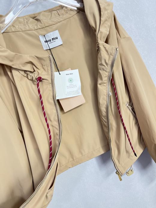缪缪 卡其色连帽防晒外套 春夏款 商品图9