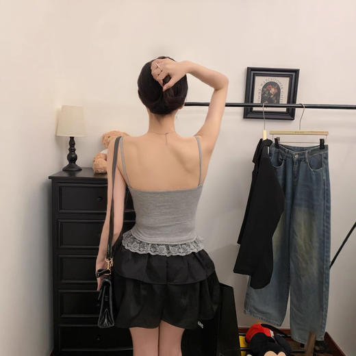 【甜美减龄❗️毛绒小狗蕾丝花边吊带背心】立体毛绒小狗贴布 + 格纹蝴蝶结，奶 fufu 的质感，自带软妹滤镜，颜值与舒适感双在线，花边短款打底上衣服L 商品图3