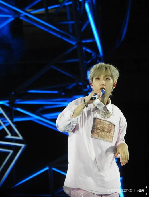 一店d  独家Acne两大爆款打底衫安排 1996系列真的无法抵抗
就是人生T恤 每一件都好好看 随性又松弛 商品图4