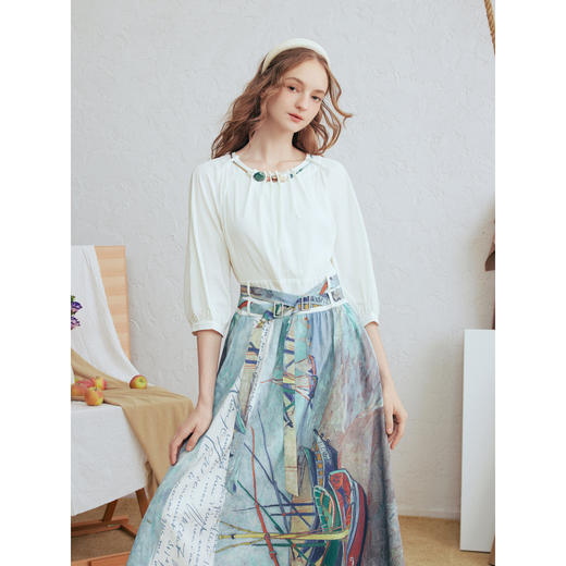 两三事 云牧深海 2026春季新款复古串珠圆领印花裙摆系带连衣裙 商品图3