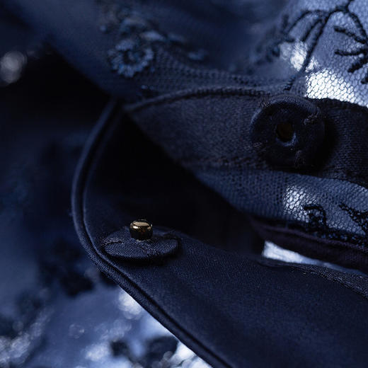 【林栖设计小店】浮花芳意|蓝色绣花肌理感新中式2026夏新款衬衣两件套1962118 商品图4