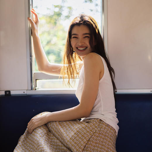 特绽放135-136朵/天丝亚麻圆领半开襟系扣背心叠穿新款百搭打底吊带 商品图1