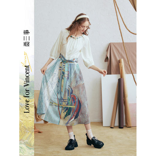 两三事 云牧深海 2026春季新款复古串珠圆领印花裙摆系带连衣裙 商品图0