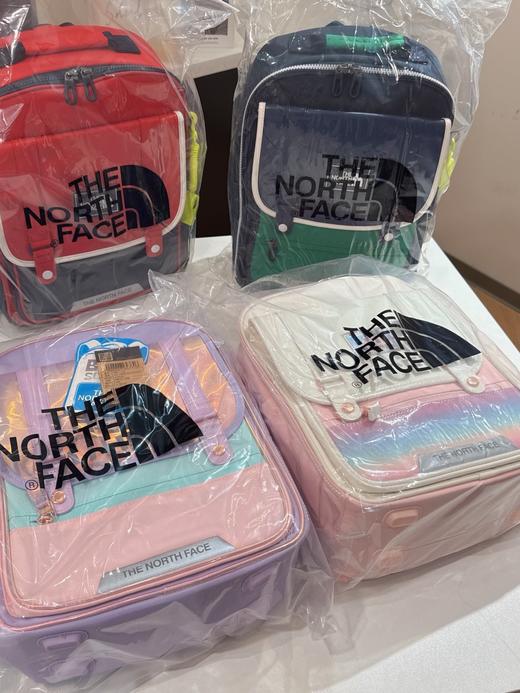 一店d 开学季小学生原单书包来安排吧 𝐓𝐍𝐅➕ 𝐅𝐢𝐋𝐀两大系列幼童双肩包 新出口订单！！！三个款 商品图1