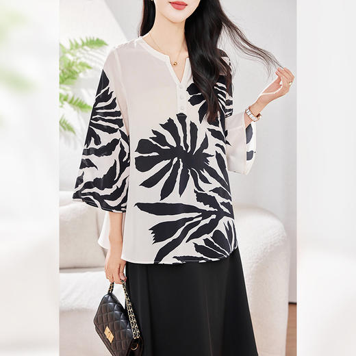 KQ-2026年春季欧美大码时尚日常通勤休闲夏季V领五分袖印花百搭衬衫 商品图3