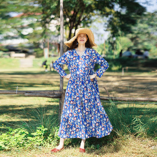 绽放122朵/重磅亚麻数码印花V领长袖连衣裙女春新款百搭大摆长裙 商品图1