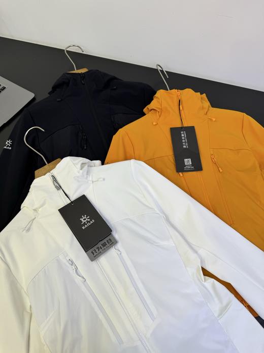 点此购买 凯乐石M8-PRO春秋季女士耐磨透汽弹力保暖户外攀岩连帽软壳外套 bk 340939 商品图13