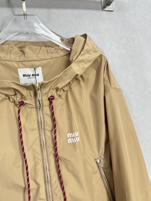 缪缪 卡其色连帽防晒外套 春夏款 商品图2
