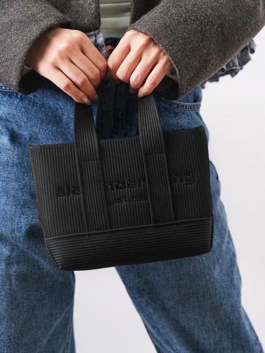 原单正品 𝗔𝗹𝗲𝘅𝗮𝗻𝗱𝗲𝗿 𝗪𝗮𝗻𝗴｜亚历山大王螺纹mini款包包
尺寸:20 *15cm 商品图1