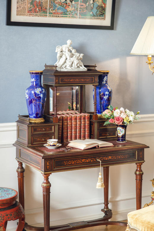 独角鹿西洋古董法国出品路易十六风格鎏金装饰胡桃木精雕古典花叶纹细木镶嵌带镜写字桌古董家具 商品图2