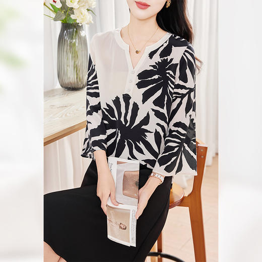 KQ-2026年春季欧美大码时尚日常通勤休闲夏季V领五分袖印花百搭衬衫 商品图0