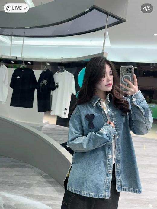 一店k （客供水洗牛仔面料！）一上身就爱爆了！牛仔控的新宠！做旧的牛仔蓝 复古又有腔调！随随便便一个下衣失踪就很好看！谁穿谁好看 真的很难不爱！明星同款 早春情侣牛仔蓝爱心衬衫外套 商品图7