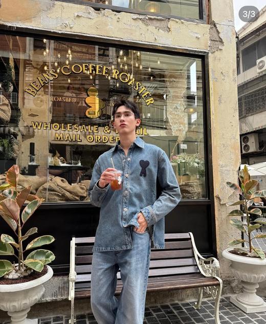 一店k （客供水洗牛仔面料！）一上身就爱爆了！牛仔控的新宠！做旧的牛仔蓝 复古又有腔调！随随便便一个下衣失踪就很好看！谁穿谁好看 真的很难不爱！明星同款 早春情侣牛仔蓝爱心衬衫外套 商品图8