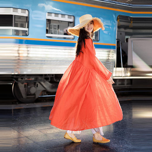 绽放076朵/干洗亚麻宽松重工碎褶文艺防晒V领七分袖简约连衣裙 商品图3