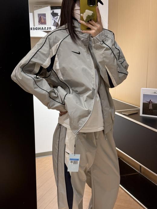 一店d  搞钩子全新梭织夹克➕裤子 𝐍𝐨𝐜𝐭𝐚 & 𝐧𝐢𝐤𝐞 巨巨巨🔥
街头的痞帅风在这一刻被重新演绎！！这才是真正的极简美学，刚柔并济的廓形诠释着不被定为的反叛魅力哈 商品图11
