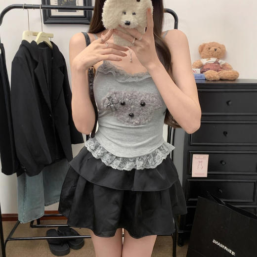 【甜美减龄❗️毛绒小狗蕾丝花边吊带背心】立体毛绒小狗贴布 + 格纹蝴蝶结，奶 fufu 的质感，自带软妹滤镜，颜值与舒适感双在线，花边短款打底上衣服L 商品图1