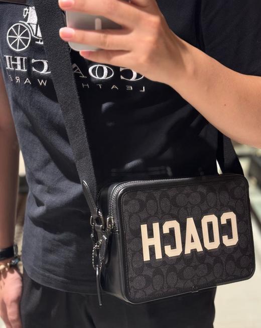 到手价1699元 Coach专柜精品 新款Charter系列黑灰老花白logo斜挎包 相机包  尺寸: 19*13*6cm  美国代购，无中文标签，介意慎拍 商品图1