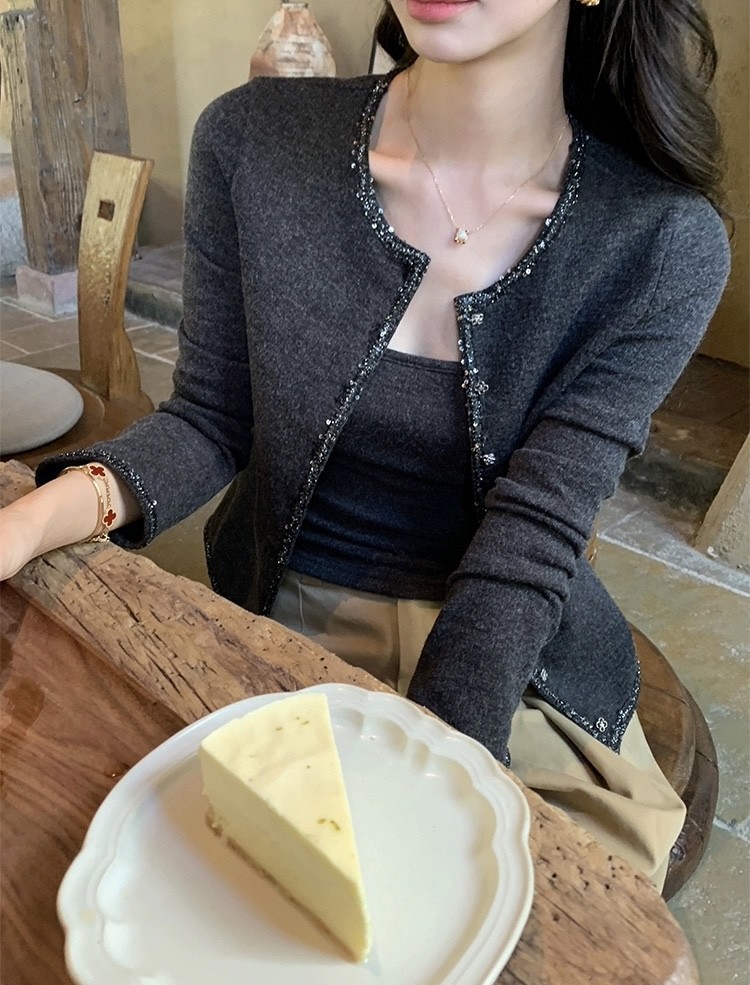 二店y 早春款 ~千金法式喇叭长袖小香风针织开衫+无袖吊带上衣两件套