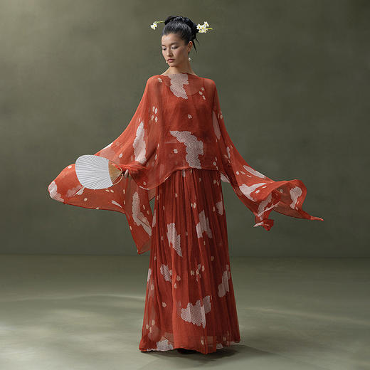 【林栖设计小店】浮云逸然|桑蚕丝优雅宽松百搭多色2026夏新款鱼子缬印花披肩1962011 商品图9