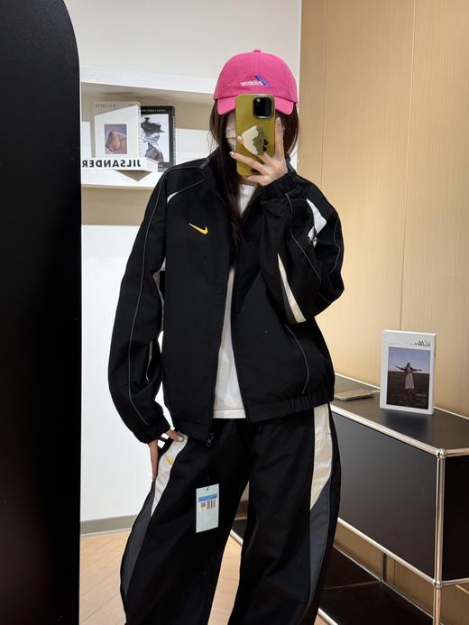 一店d  搞钩子全新梭织夹克➕裤子 𝐍𝐨𝐜𝐭𝐚 & 𝐧𝐢𝐤𝐞 巨巨巨🔥
街头的痞帅风在这一刻被重新演绎！！这才是真正的极简美学，刚柔并济的廓形诠释着不被定为的反叛魅力哈 商品图13