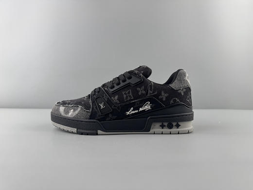 春季特惠💰720 LV 纯原版本 # 驴牌 Trainer 经典配色全黑破坏水洗牛仔 商品图0