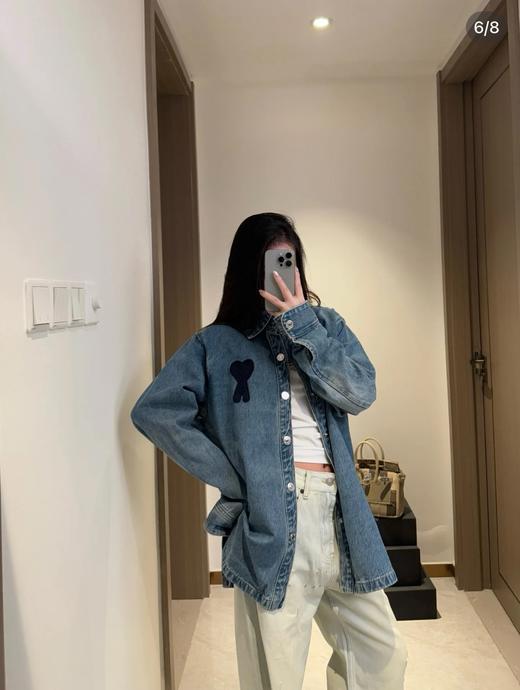 一店k （客供水洗牛仔面料！）一上身就爱爆了！牛仔控的新宠！做旧的牛仔蓝 复古又有腔调！随随便便一个下衣失踪就很好看！谁穿谁好看 真的很难不爱！明星同款 早春情侣牛仔蓝爱心衬衫外套 商品图2