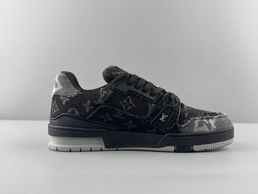 春季特惠💰720 LV 纯原版本 # 驴牌 Trainer 经典配色全黑破坏水洗牛仔 商品图2